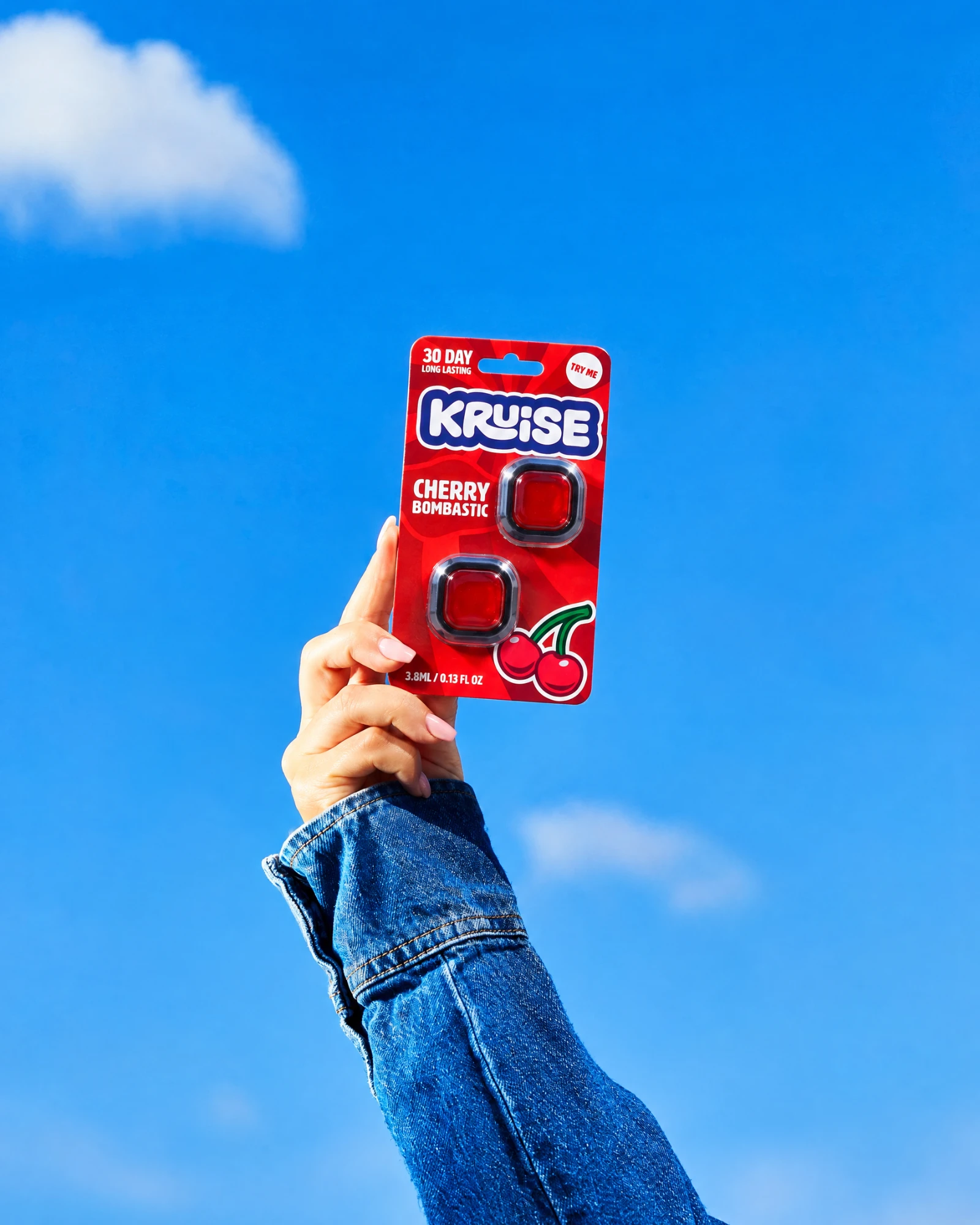 Kruise Cherry Bombastic 2 pack held to the sky